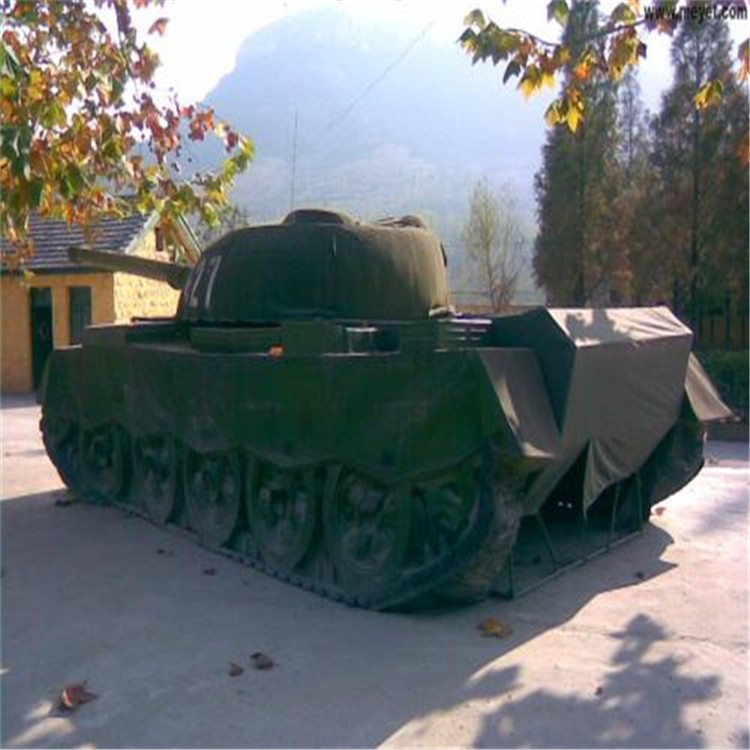 光泽大型充气坦克